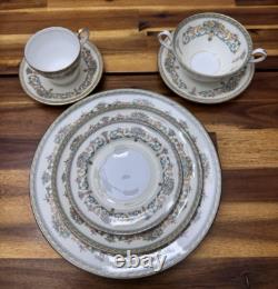 102pc Aynsley Henley Fine Bone China Set, 12 Place Settings, England, Pristine 102pc Aynsley Henley Fine Bone China Set, 12 Place Settings, England, Pristine