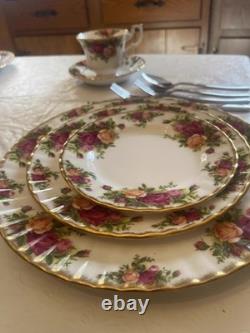 1962 Royal Albert 48 piece old country roses dinner set