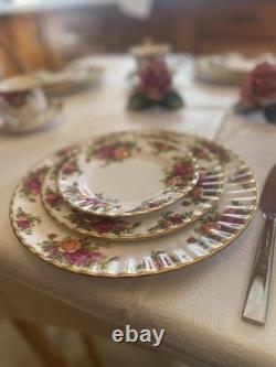 1962 Royal Albert 48 piece old country roses dinner set