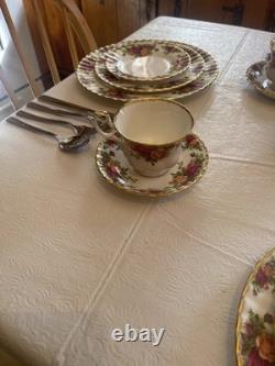 1962 Royal Albert 48 piece old country roses dinner set