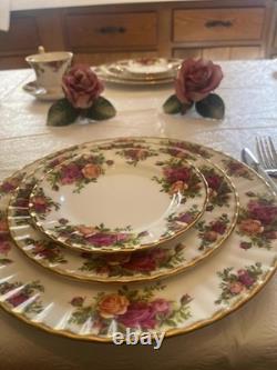 1962 Royal Albert 48 piece old country roses dinner set