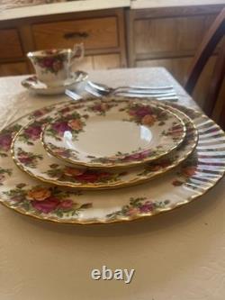 1962 Royal Albert 48 piece old country roses dinner set
