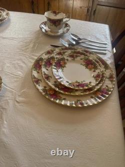 1962 Royal Albert 48 piece old country roses dinner set