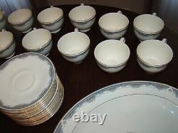 1986 ROYAL DOULTON H5121 ALBANY Ivory Bone China Dinnerware Set for 12 73 pc