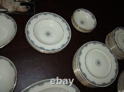 1986 ROYAL DOULTON H5121 ALBANY Ivory Bone China Dinnerware Set for 12 73 pc