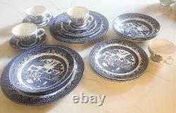 20 Piece Blue and White Queen by Churchill Made in England Dinnerware set