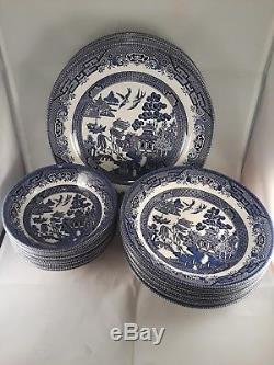 24 Piece Set Of Churchill England Blue Willow Porcelain China Service For 8