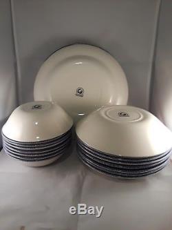 24 Piece Set Of Churchill England Blue Willow Porcelain China Service For 8