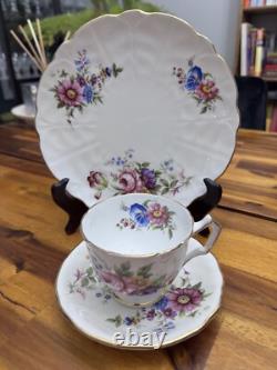 30pc Vtg Aynsley #2383 Fine Bone China Set, Pastel Floral Crocus, Gold Trim, EUC