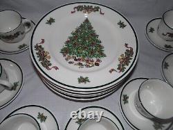 37 Pc. Set Johnson Brothers Bros Victorian Christmas Dinnerware England