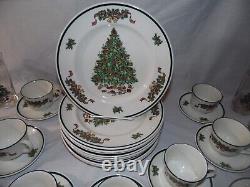 37 Pc. Set Johnson Brothers Bros Victorian Christmas Dinnerware England