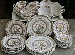 43PC Vintage Copeland Spode England China Buttercup Chelsea Wicker Set