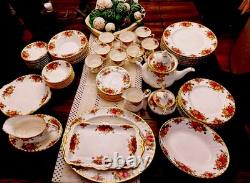44 pc Royal Albert Old Country Roses Bone China England Serving For 5 Plus Servi