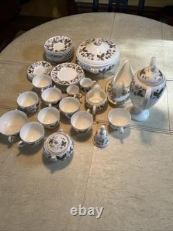 46 Piece Wedgwood Bone China Strawberry Hill Dinner Set Made In England