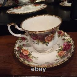 49 piece Royal Albert Old Country Roses Bone China dinnerware set England 1962