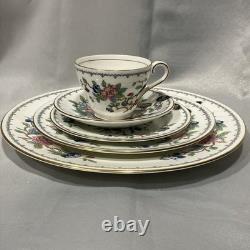 5-piece Place Setting Of Aynsley Pembroke Fine English Bone China (mint)