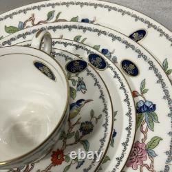 5-piece Place Setting Of Aynsley Pembroke Fine English Bone China (mint)
