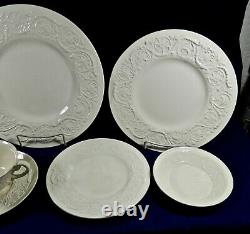 58-pce Set (or Less) Of Antique Wedgwood Patrician Pattern Circa 1929 China