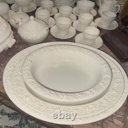 84 PIECE Cream WEDGWOOD QUEENSWARE CHINA. Made In England. Excellent Condition