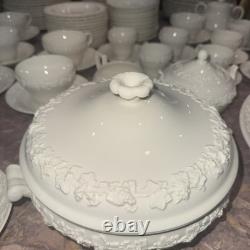 84 PIECE Cream WEDGWOOD QUEENSWARE CHINA. Made In England. Excellent Condition