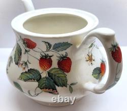 ALPINE STRAWBERRY Fine Bone China 4-Piece Set, Roy Kirkham, Made in England