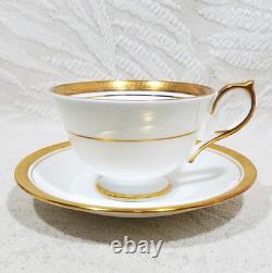 Aynsley Elizabeth 11 Tea Cup Set 7947 Fine English Bone China Gold Trim England