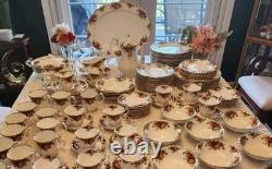 Beautiful HUGE SET Royal Albert Old Country Roses Made In England
