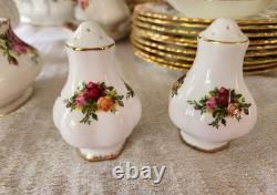 Beautiful HUGE SET Royal Albert Old Country Roses Made In England