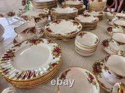 Beautiful HUGE SET Royal Albert Old Country Roses Made In England