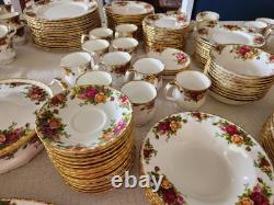 Beautiful HUGE SET Royal Albert Old Country Roses Made In England