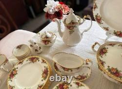 Beautiful HUGE SET Royal Albert Old Country Roses Made In England