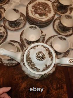Beautiful Johnson Brothers Heritage Hall Brunch Set For 10