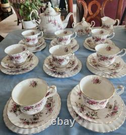 Beautiful Royal Albert Lavender Rose 8 Settings Teaset. Made In England! Mint