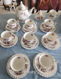 Beautiful Royal Albert Lavender Rose 8 Settings Teaset. Made In England! Mint