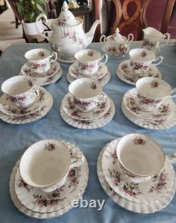 Beautiful Royal Albert Lavender Rose 8 Settings Teaset. Made In England! Mint