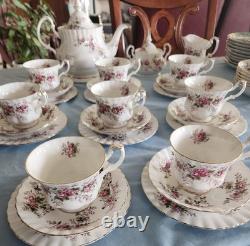 Beautiful Royal Albert Lavender Rose 8 Settings Teaset. Made In England! Mint