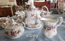 Beautiful Royal Albert Lavender Rose 8 Settings Teaset. Made In England! Mint
