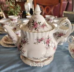 Beautiful Royal Albert Lavender Rose 8 Settings Teaset. Made In England! Mint