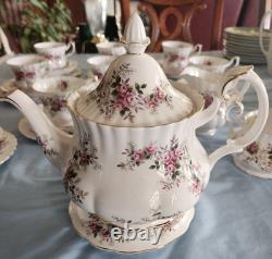 Beautiful Royal Albert Lavender Rose 8 Settings Teaset. Made In England! Mint