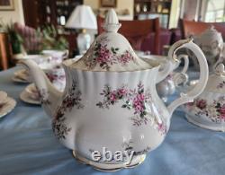 Beautiful Royal Albert Lavender Rose 8 Settings Teaset. Made In England! Mint