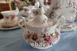 Beautiful Royal Albert Lavender Rose 8 Settings Teaset. Made In England! Mint