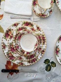 Beautiful Royal Albert Old Country Rose 4 place settings! Made in England