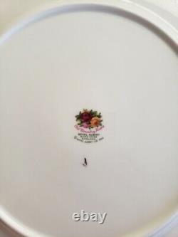Beautiful Royal Albert Old Country Rose 4 place settings! Made in England