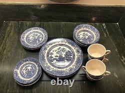 Blue Willow China 20 Peice Set Churchill England 4 Place Settings