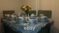 Blue Willow China collection from England (about 90pcs) FREE GIFT