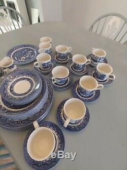 Blue Willow Churchill England China 40pc. 5 almost 6 person setting