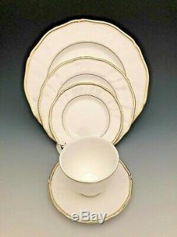 Crown Gold Fine bone china by Wedgewood, England, 5 Piece Place Setting