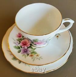 Duchess China Pattern Estelle Tea Set (32 pieces) great condition