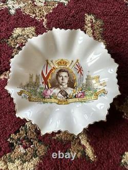 England Royal Family Antique China Commemorative Dishes Set