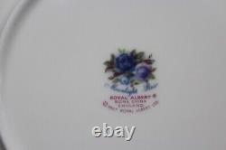 Exquisite 40-Piece Dinnerware Set for 8 Royal Albert Moonlight Rose 1987